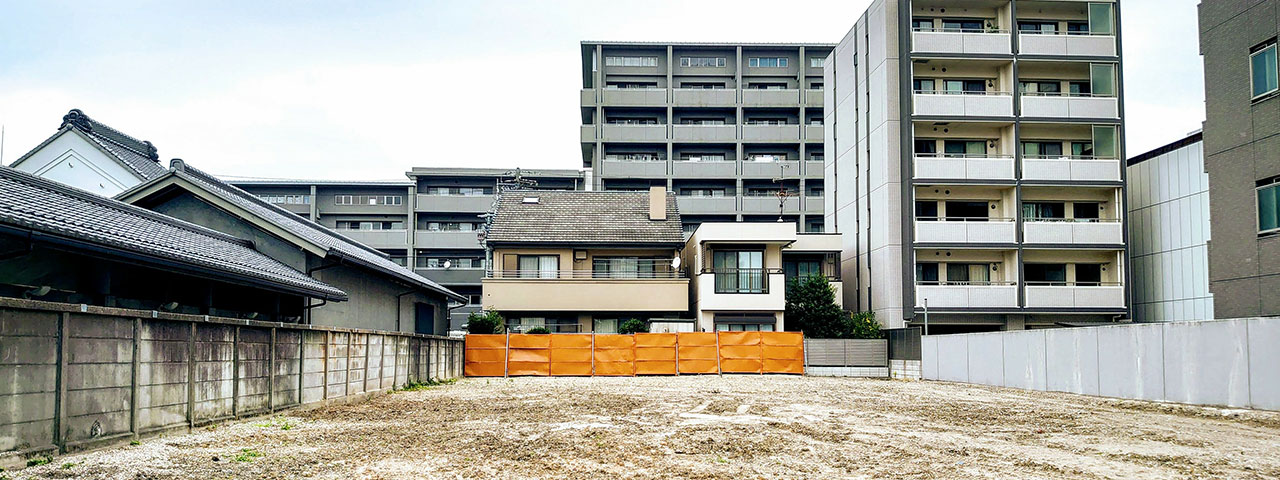 1.横浜市にお住まいのH様が、「相続した築古の実家を更地にして売却し、2人で均等に分けた事例」